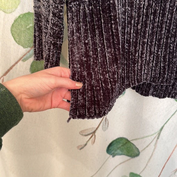 Mystree | velour sweater - Picture 10 of 10